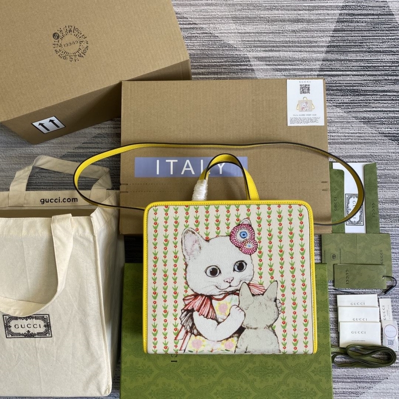 G*u*i shopping bags